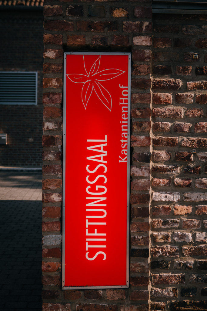 Stiftungsaal Schild Kastanienhof junkersdorf