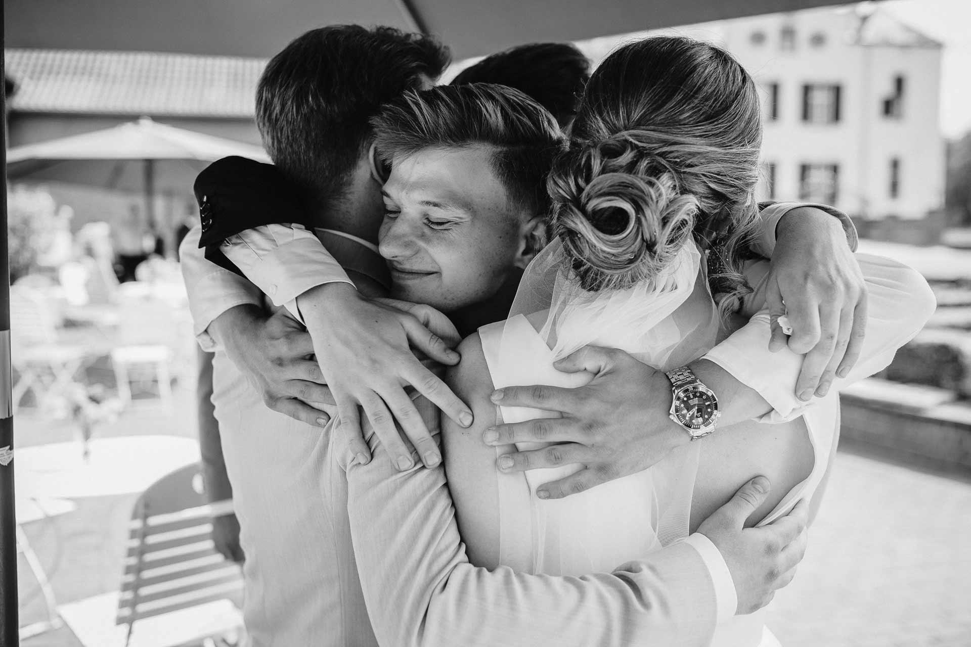 als hochzeitsfotograf die gratulation eingefangen