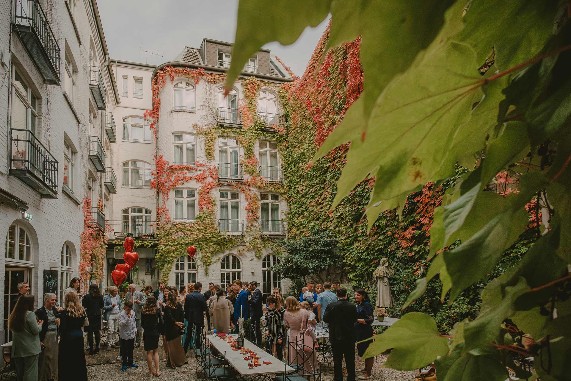 wundervoller sektempfang in einer hochzeit location in köln